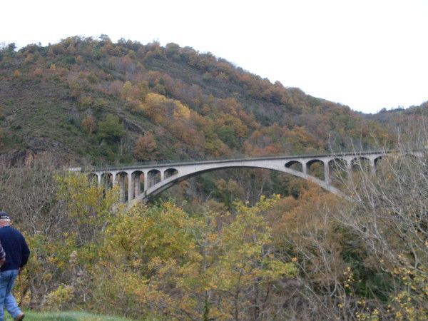 promenade sur une ancienne voie ferrée pont de bezergue
